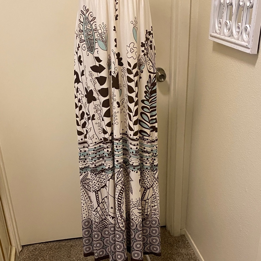 Forever 21 White Maxi Dress with Black and Teal Print - Picture 3 of 4